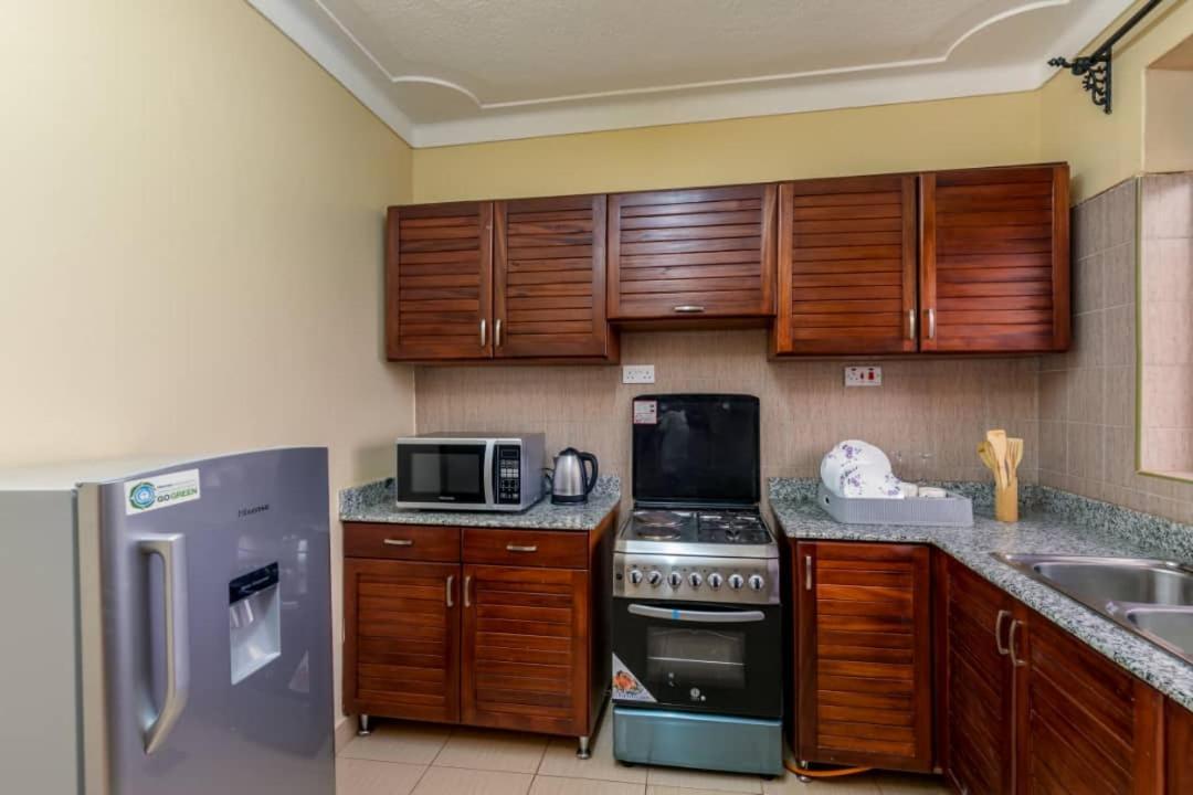 Victoria Breeze Suites, Entebbe Exterior foto